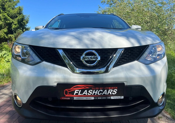 Nissan Qashqai cena 56990 przebieg: 117000, rok produkcji 2016 z Bisztynek małe 466